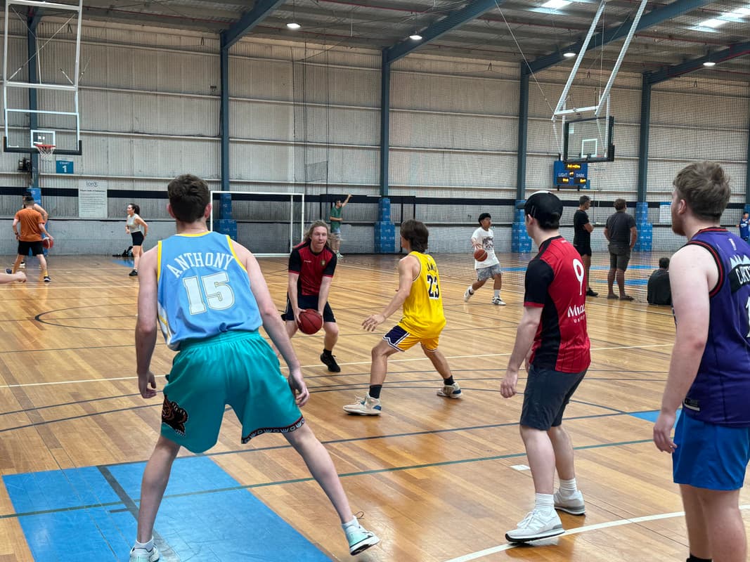 Thomas Dempsey sizes up Elvin Lamprecht in the Basketball Event.
